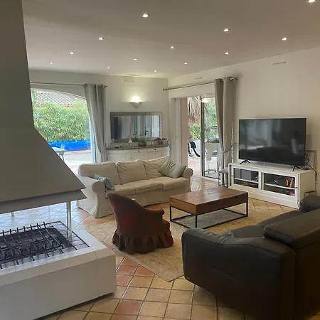 De A Proximite D'hyeres Villa *
